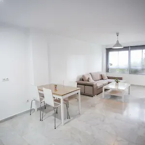 Apartamento En La Carihuela Con Piscina Y Parking, Al Lado De La Playa Torremolinos